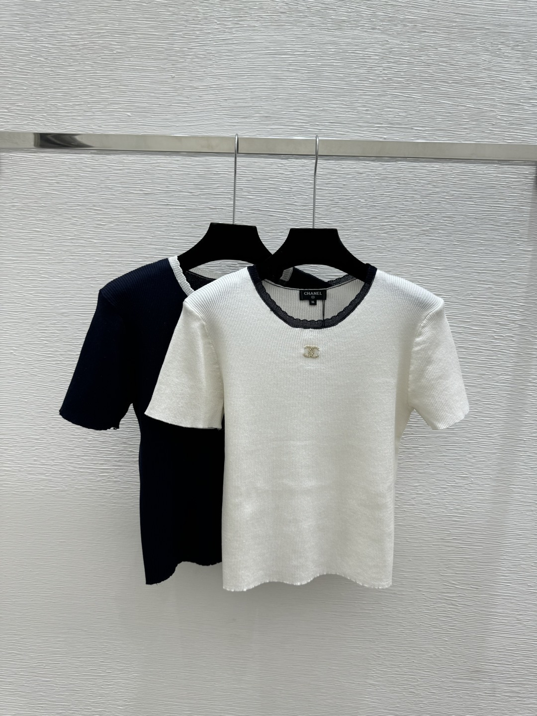 🆕CH家🆕 春夏新款 撞色简约圆领针织短袖颜色：白色 宝蓝尺码：36.38.40