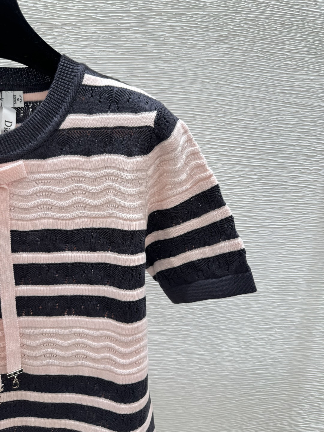 🆕D家🆕 春夏新款 撞色条纹镂空圆领针织短袖颜色：粉色 黑色尺码：36.38.40
