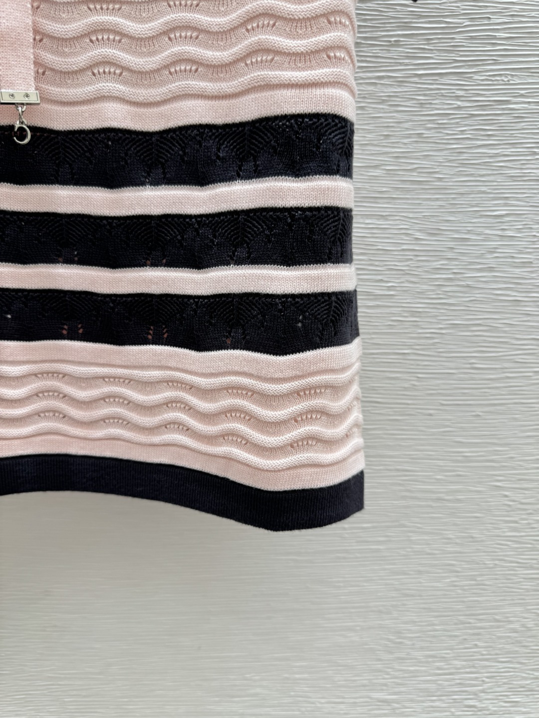 🆕D家🆕 春夏新款 撞色条纹镂空圆领针织短袖颜色：粉色 黑色尺码：36.38.40
