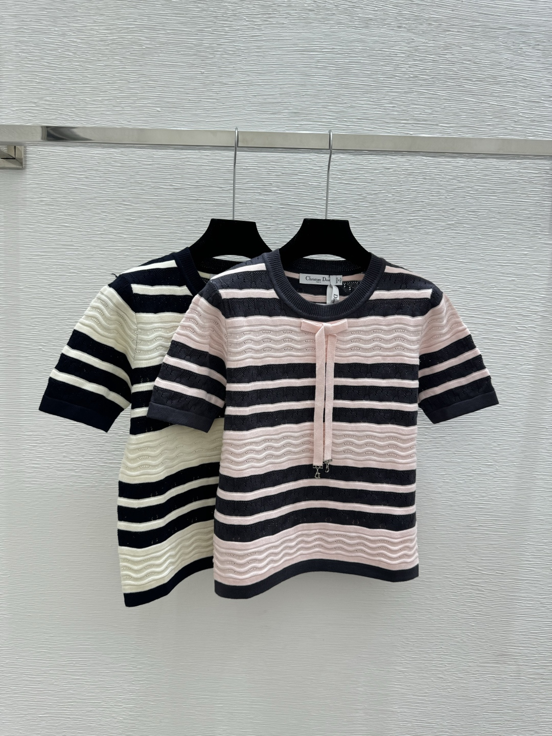 🆕D家🆕 春夏新款 撞色条纹镂空圆领针织短袖颜色：粉色 黑色尺码：36.38.40