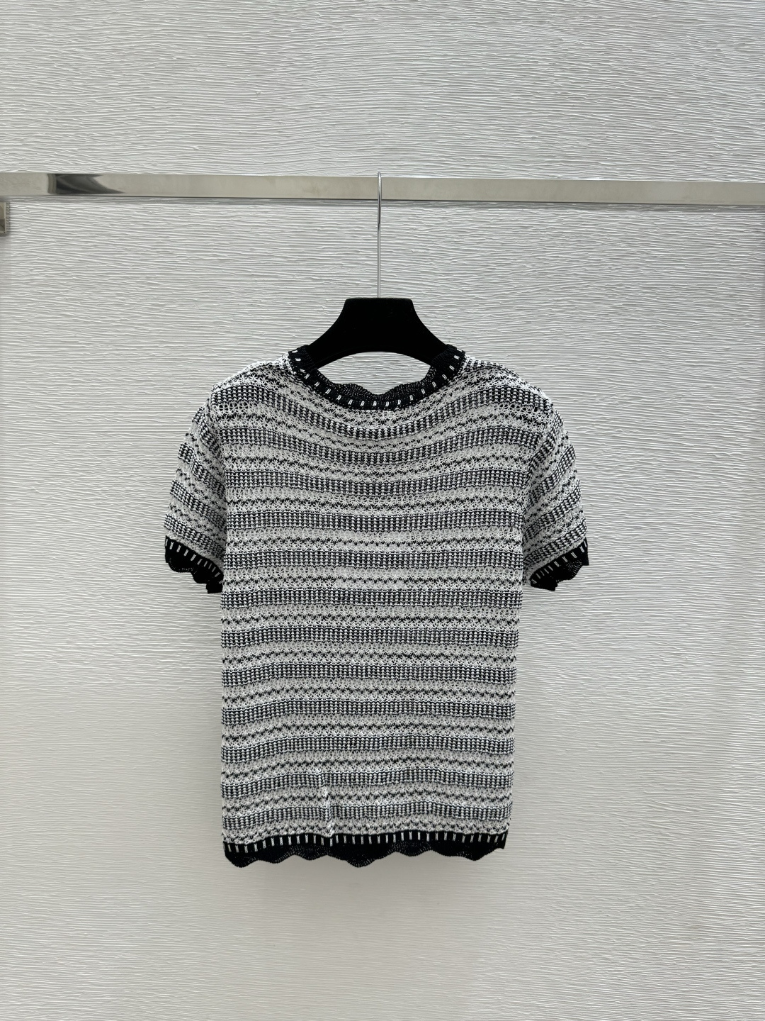 🆕LO家🆕 春夏新款 撞色条纹镂空圆领针织短袖颜色：黑色尺码：36.38.40