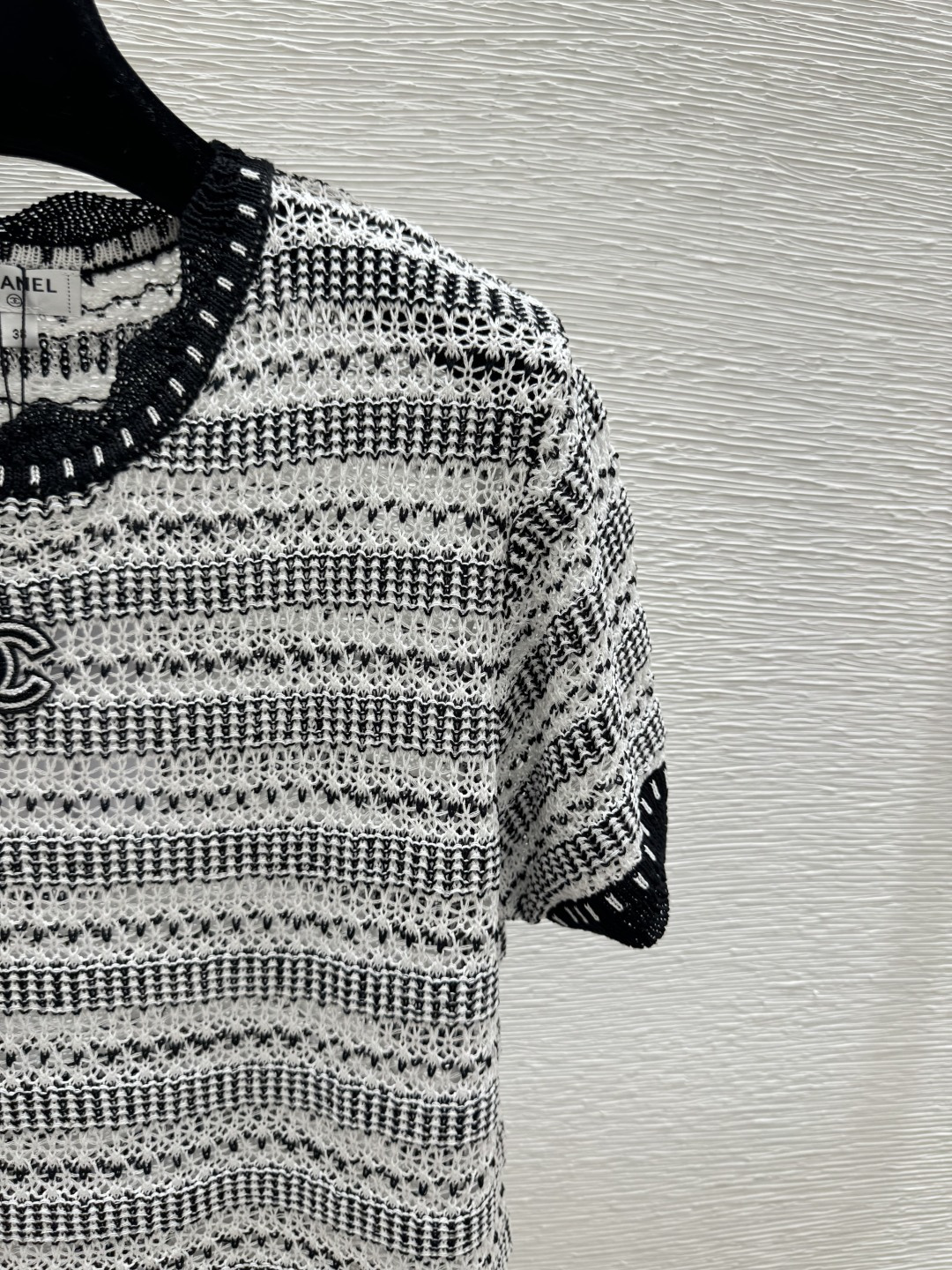 🆕LO家🆕 春夏新款 撞色条纹镂空圆领针织短袖颜色：黑色尺码：36.38.40