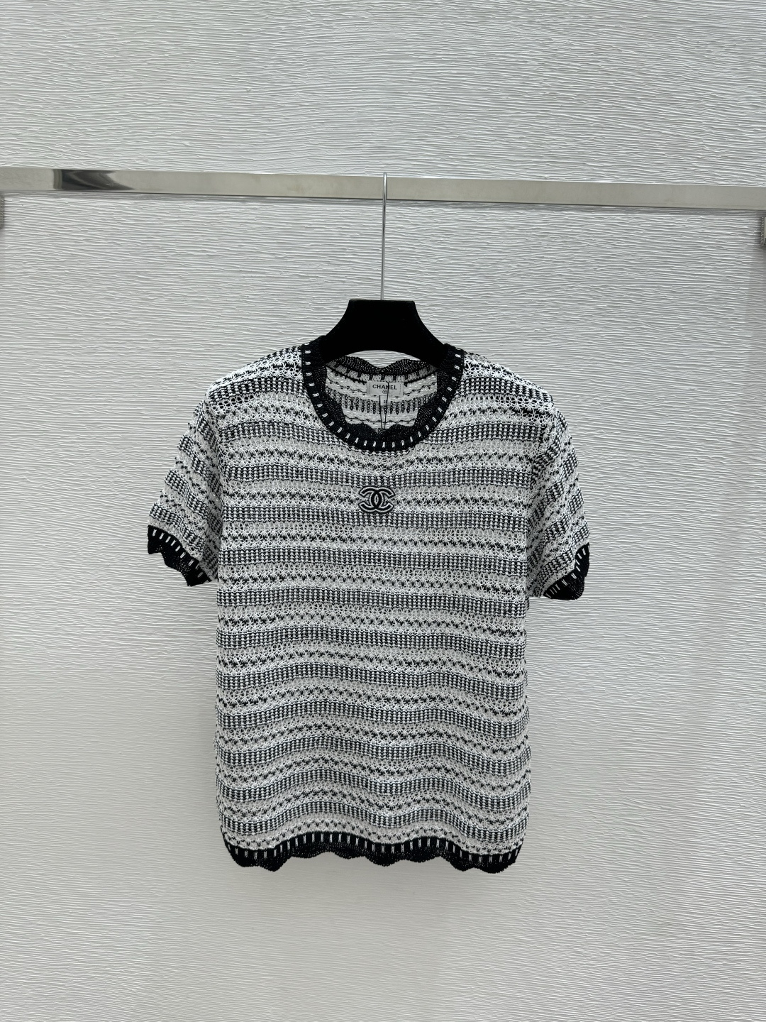 🆕LO家🆕 春夏新款 撞色条纹镂空圆领针织短袖颜色：黑色尺码：36.38.40