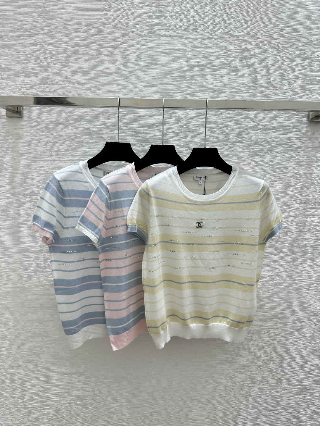 🆕CH家🆕 春夏新款 撞色条纹烫钻圆领针织短袖颜色：黄色尺码：36.38.40