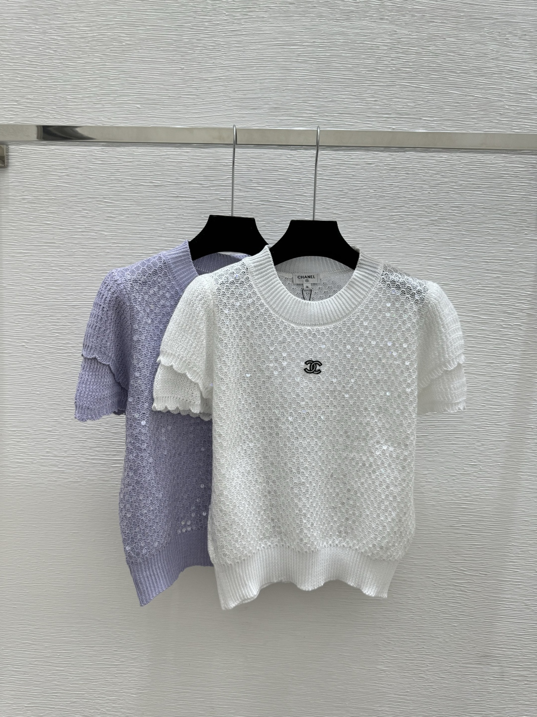 🆕CH家🆕 春夏新款 纯色珠片简约圆领针织短袖颜色：白色 紫色尺码：36.38.40