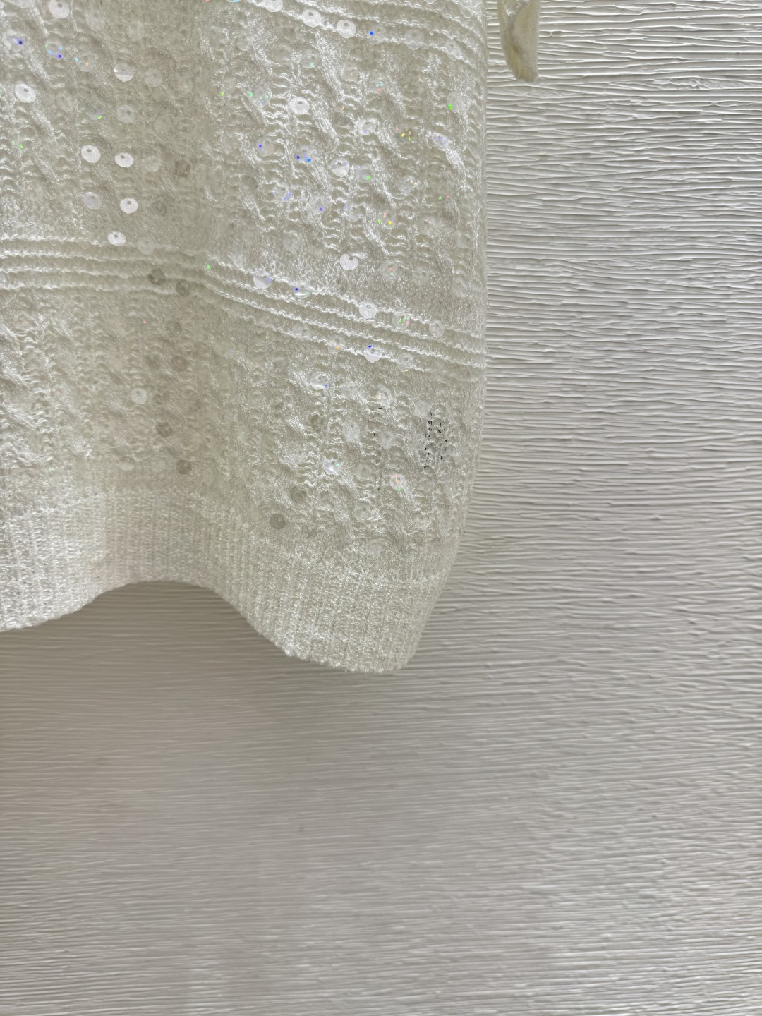 🆕CH家🆕 春夏新款 纯色珠片镂空圆领针织 短袖颜色：白色 黄色 蓝色尺码：36.38.40