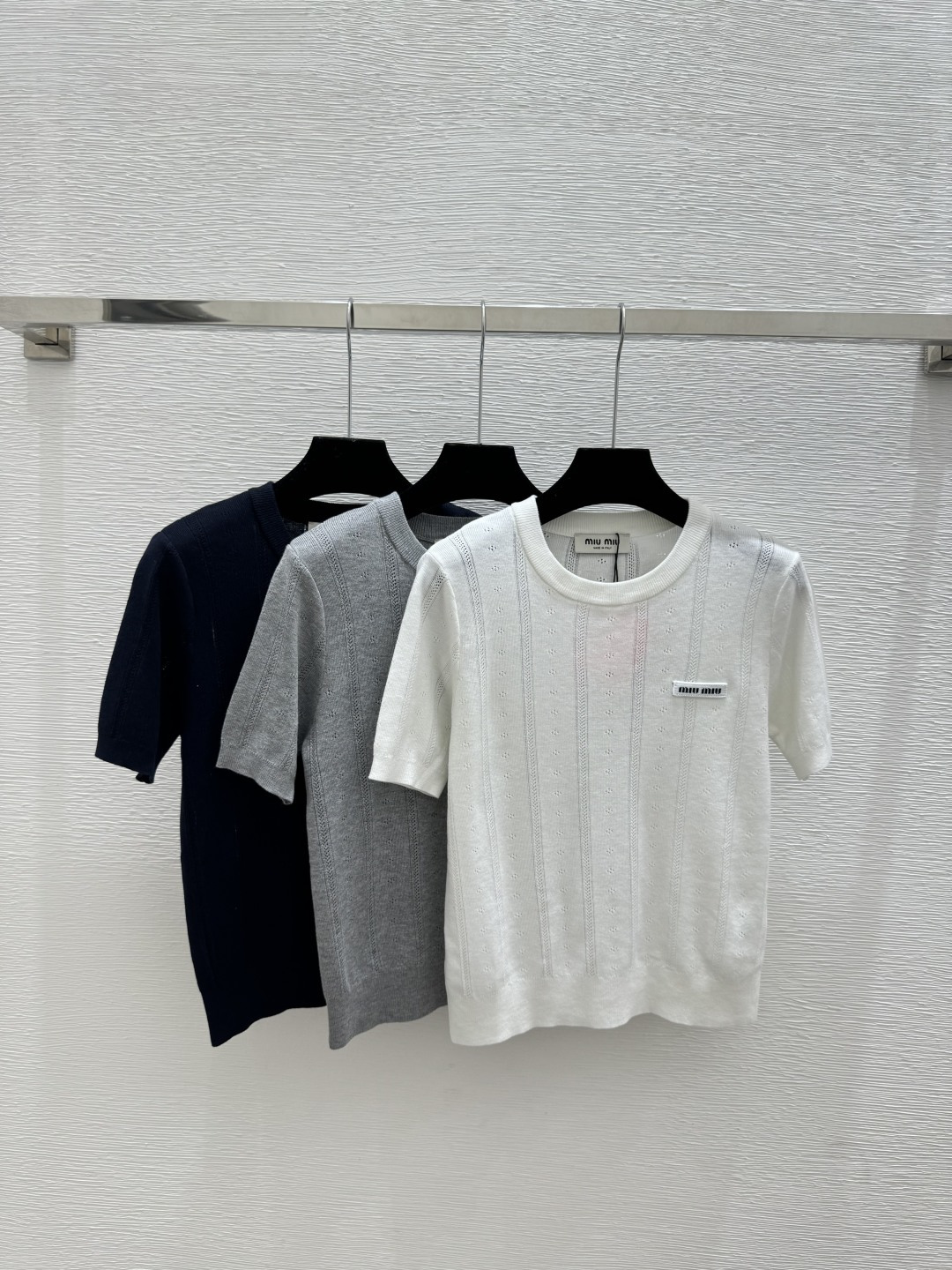 🆕M家🆕 春夏新款 纯色镂空简约圆领针织短袖颜色：白色 灰色 宝蓝尺码：36.38.40