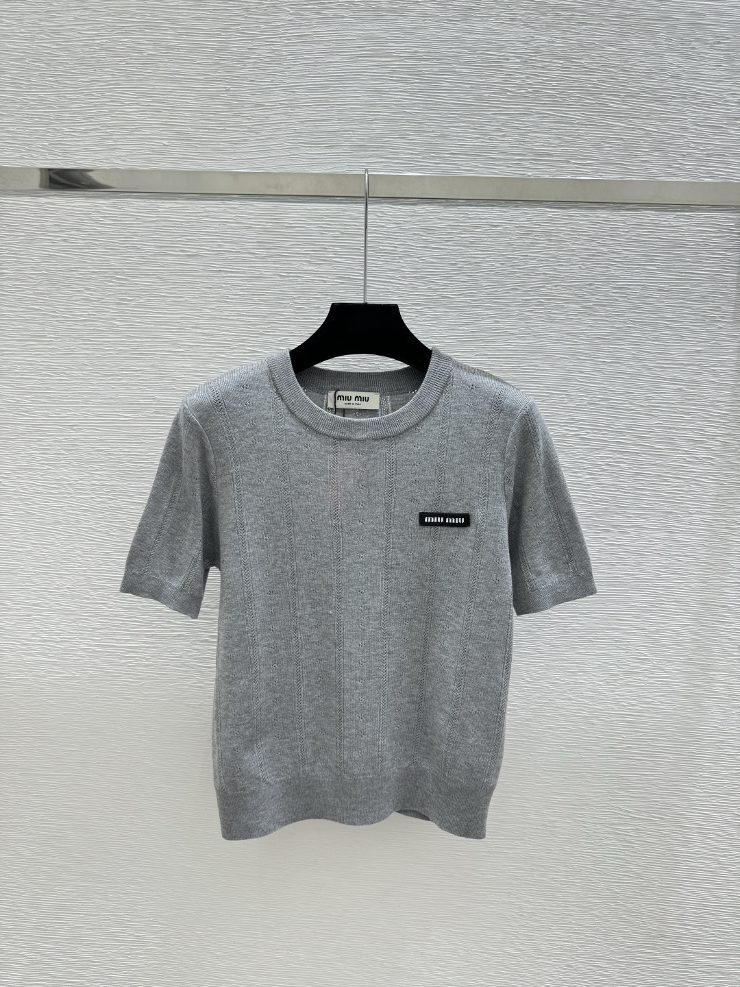 🆕M家🆕 春夏新款 纯色镂空简约圆领针织短袖颜色：白色 灰色 宝蓝尺码：36.38.40