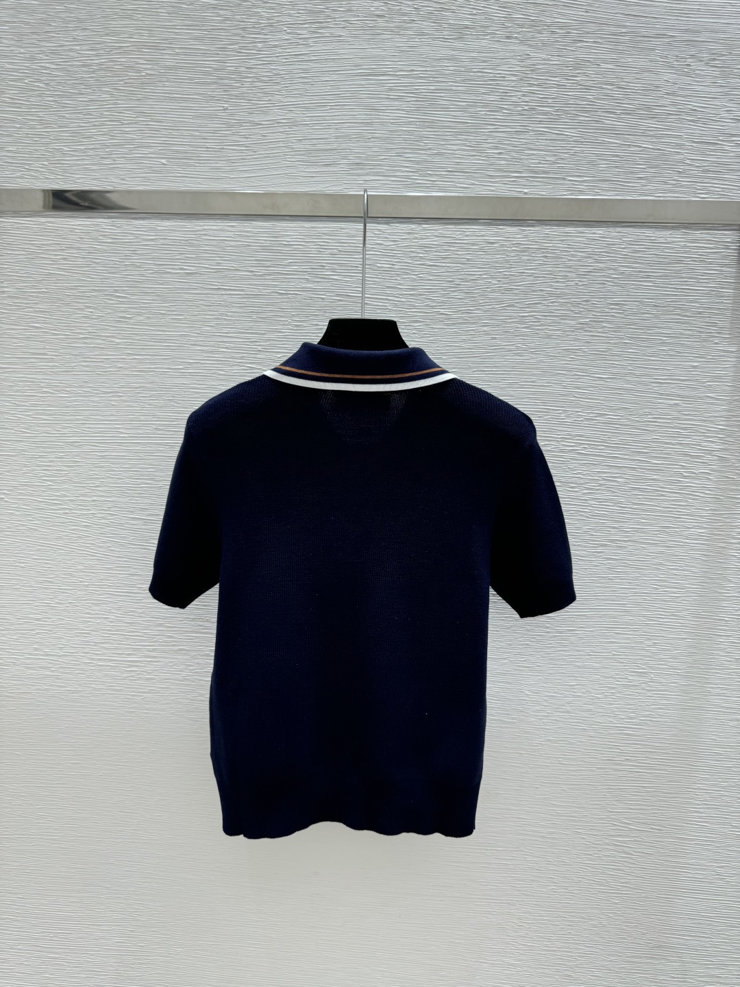 🆕M家🆕 春夏新款 撞色翻领简约针织短袖颜色：白色 宝蓝尺码：36.38.40