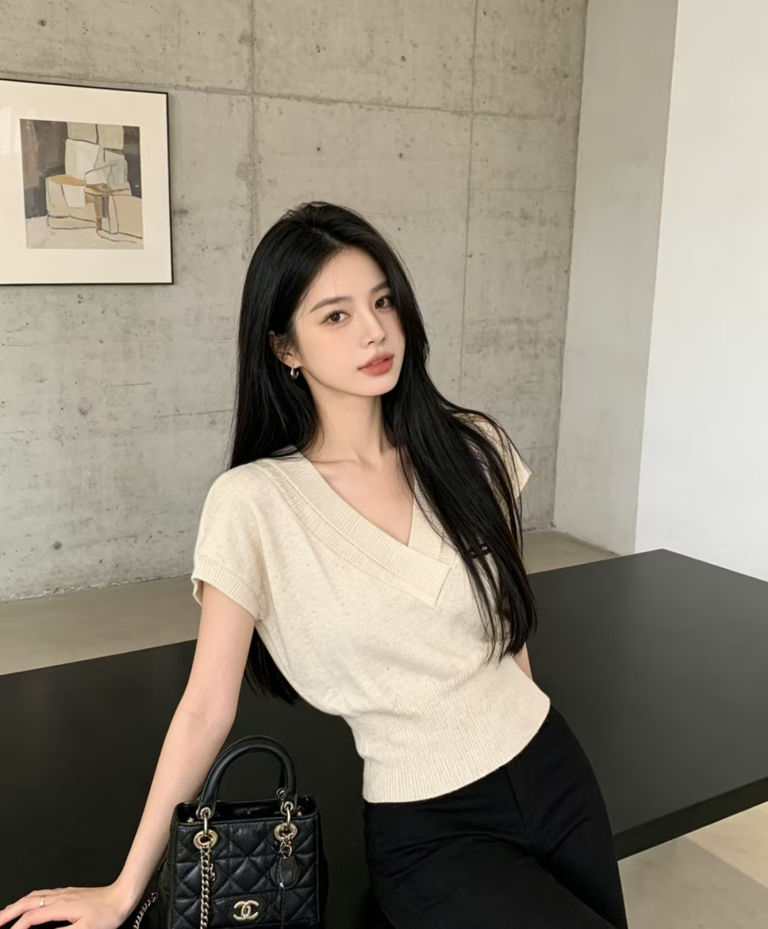 🆕M家🆕 春夏新款 纯色简约V领针织短袖颜色：白色 卡其尺码：36.38.40