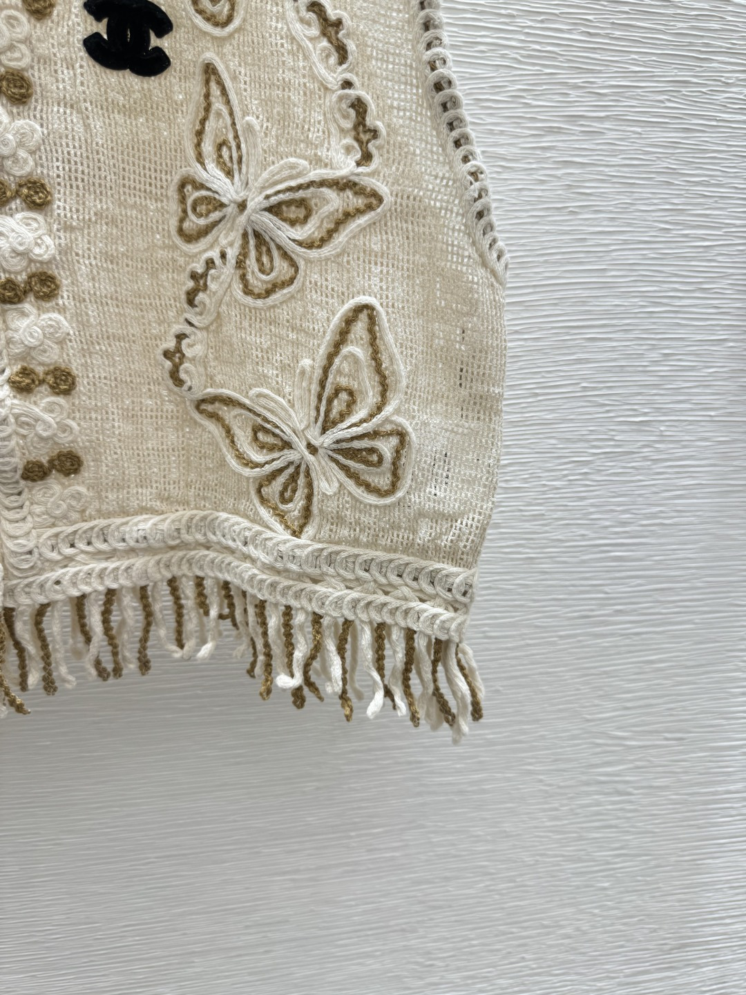 🆕CH家🆕 春夏新款 撞色蝴蝶镂空V领针织背心开衫颜色：卡其尺码：36.38.40