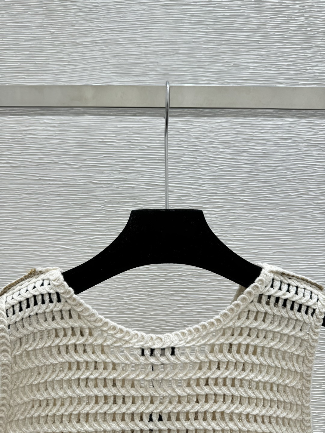 🆕CH家🆕 春夏新款 撞色蝴蝶镂空V领针织背心开衫颜色：卡其尺码：36.38.40