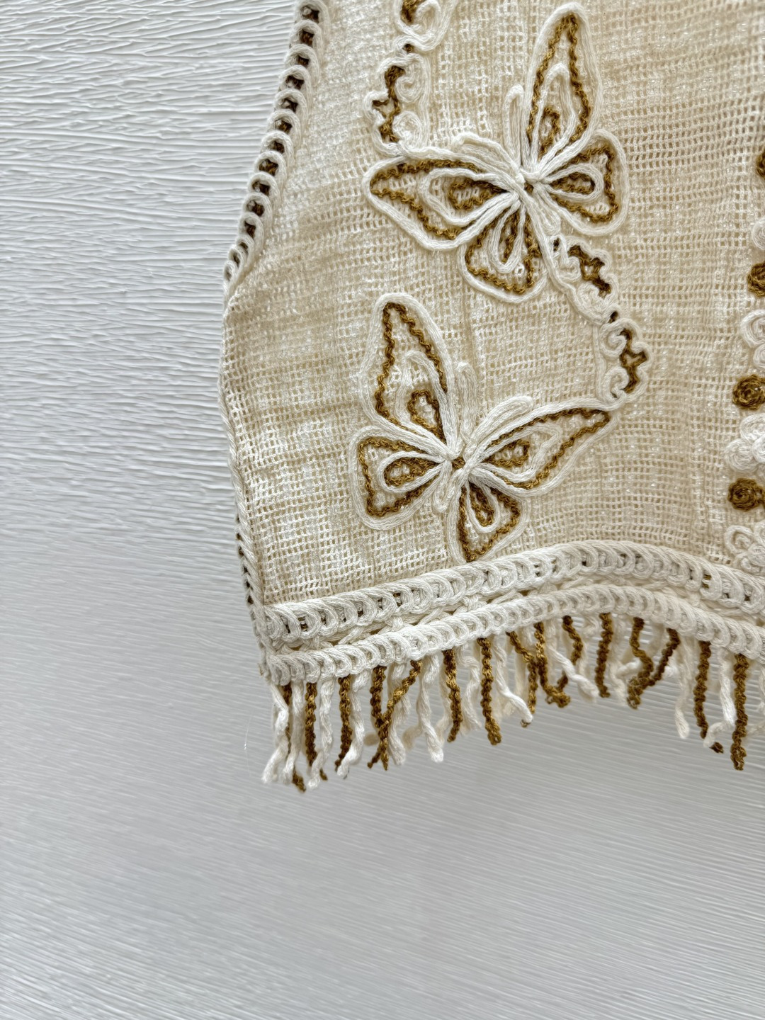 🆕CH家🆕 春夏新款 撞色蝴蝶镂空V领针织背心开衫颜色：卡其尺码：36.38.40