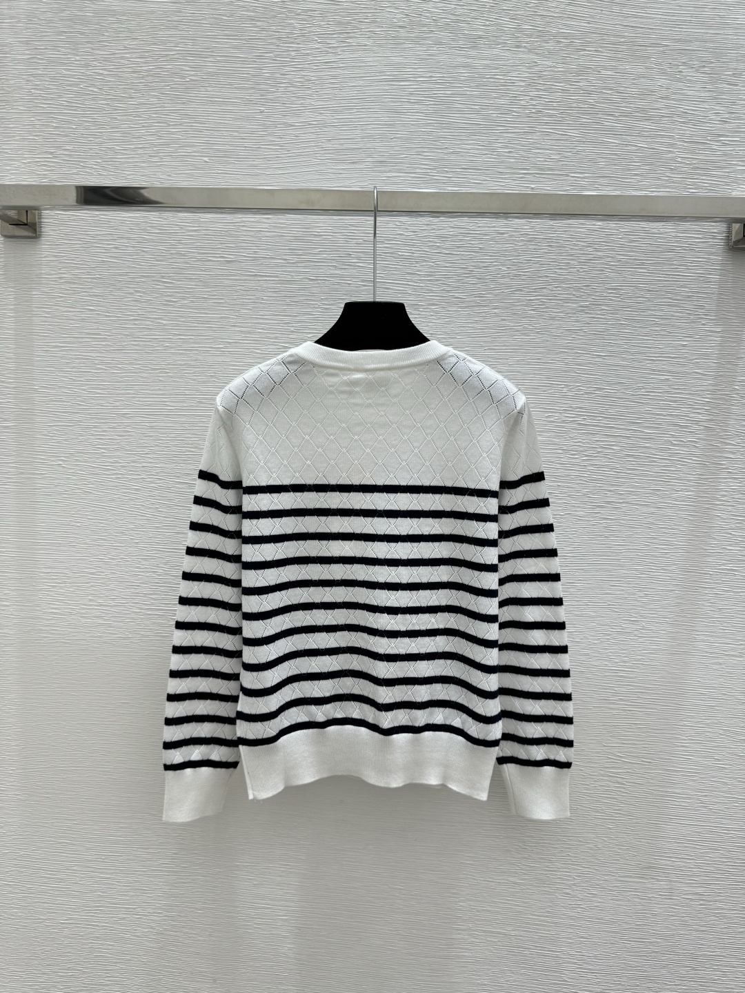 🆕D家🆕 春夏新款 撞色条纹菱格镂空圆领针织长袖颜色：白色 宝蓝尺码：36.38.40