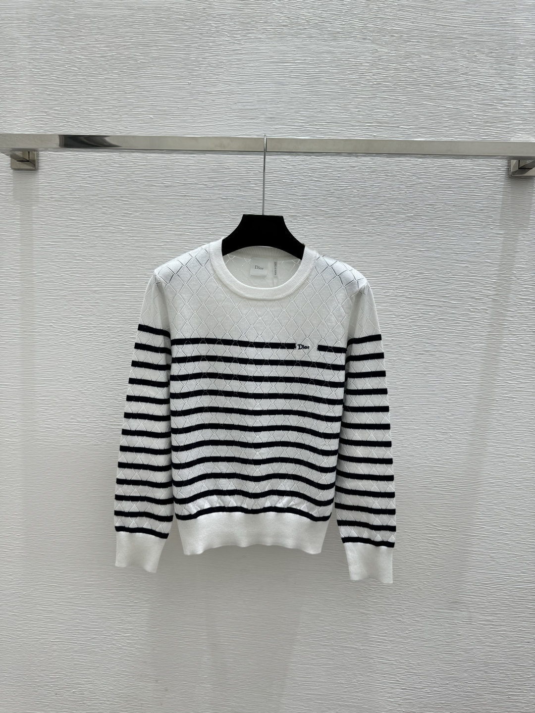 🆕D家🆕 春夏新款 撞色条纹菱格镂空圆领针织长袖颜色：白色 宝蓝尺码：36.38.40