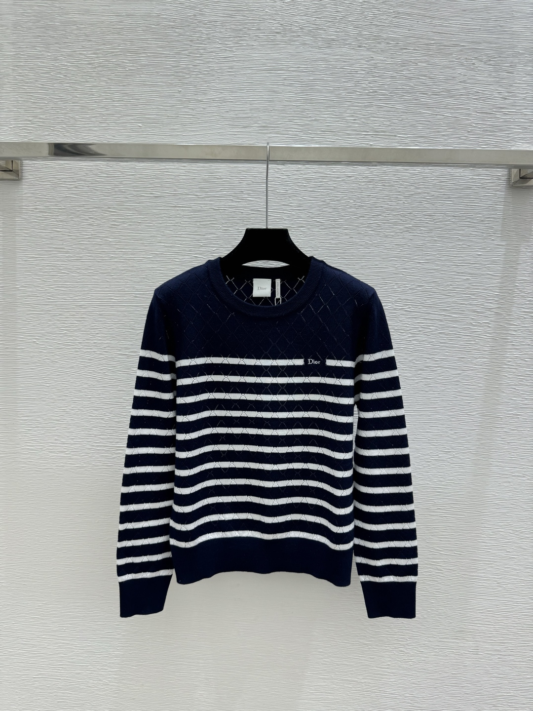 🆕D家🆕 春夏新款 撞色条纹菱格镂空圆领针织长袖颜色：白色 宝蓝尺码：36.38.40