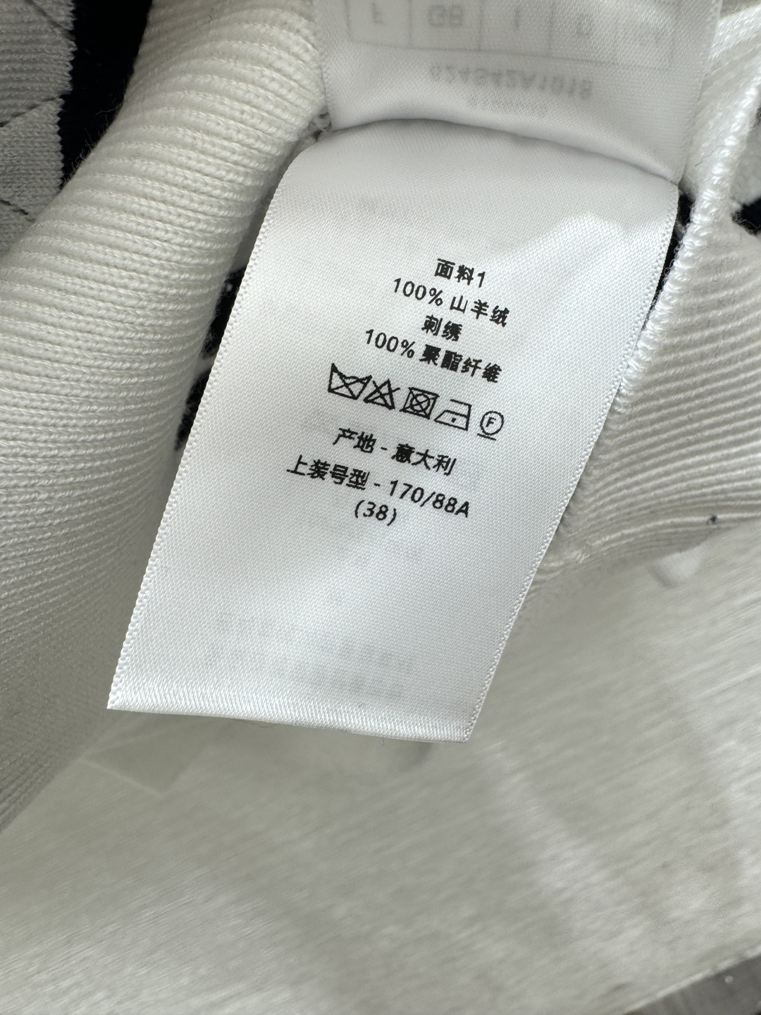 🆕D家🆕 春夏新款 撞色条纹菱格镂空圆领针织长袖颜色：白色 宝蓝尺码：36.38.40