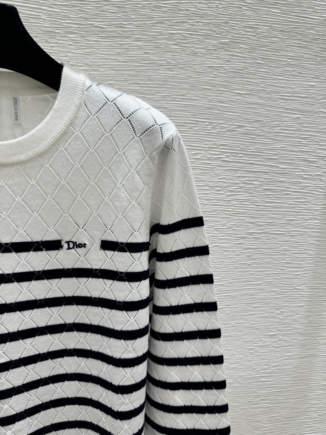 🆕D家🆕 春夏新款 撞色条纹菱格镂空圆领针织长袖颜色：白色 宝蓝尺码：36.38.40