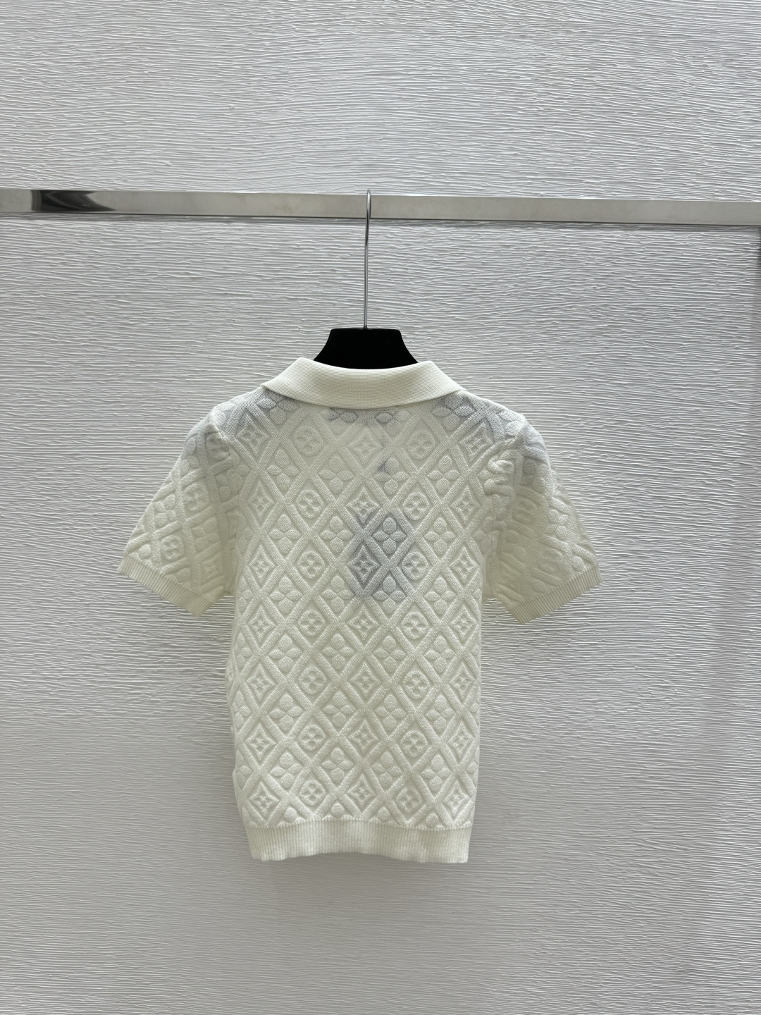 🆕L家🆕 春夏新款 纯色老花字母翻领针织短袖颜色：白色 卡其尺码：36.38.40