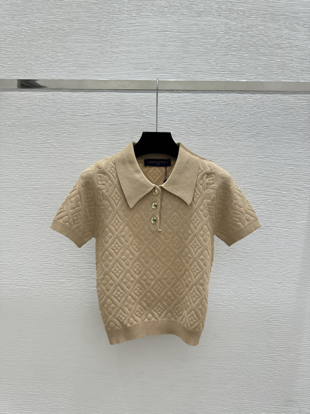 🆕L家🆕 春夏新款 纯色老花字母翻领针织短袖颜色：白色 卡其尺码：36.38.40