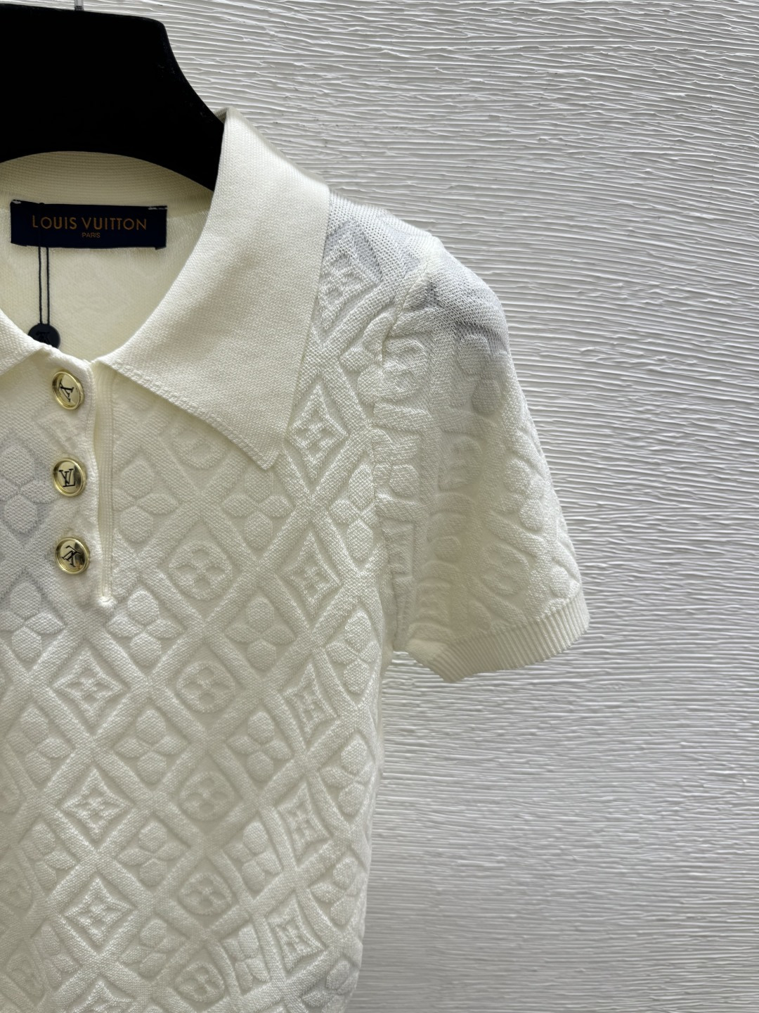 🆕L家🆕 春夏新款 纯色老花字母翻领针织短袖颜色：白色 卡其尺码：36.38.40