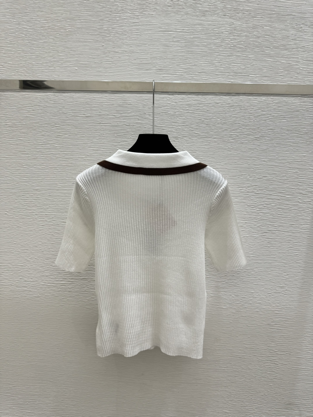 🆕M家🆕 春夏新款 撞色翻领简约针织短袖颜色：白色 卡其尺码：36.38.40