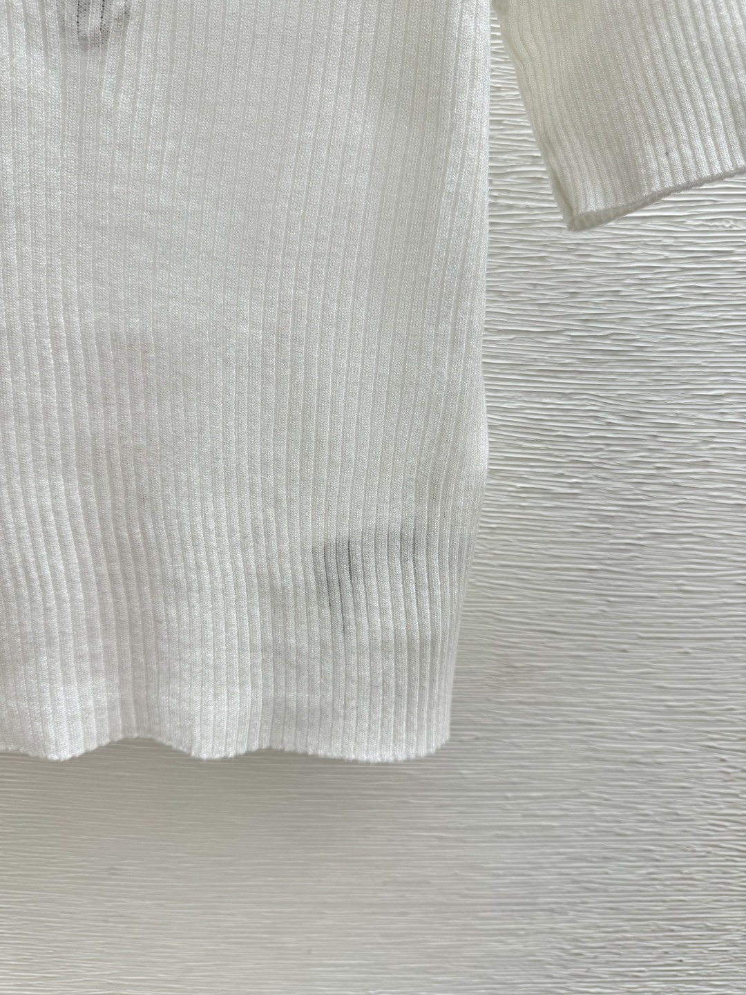 🆕M家🆕 春夏新款 撞色翻领简约针织短袖颜色：白色 卡其尺码：36.38.40