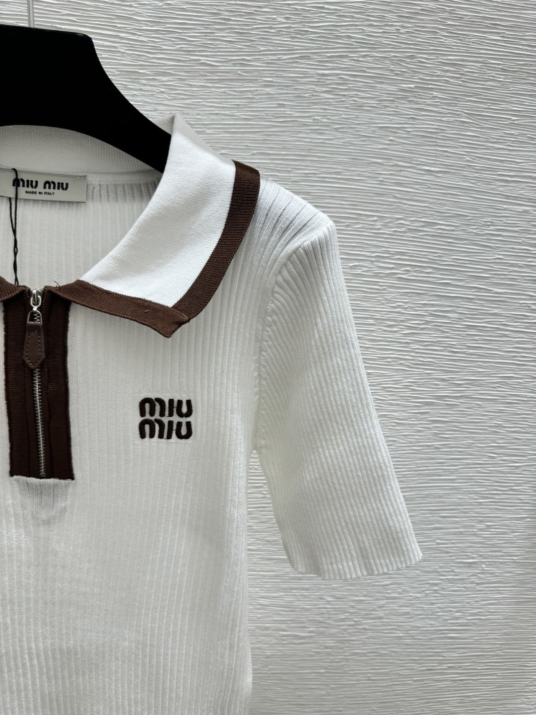 🆕M家🆕 春夏新款 撞色翻领简约针织短袖颜色：白色 卡其尺码：36.38.40