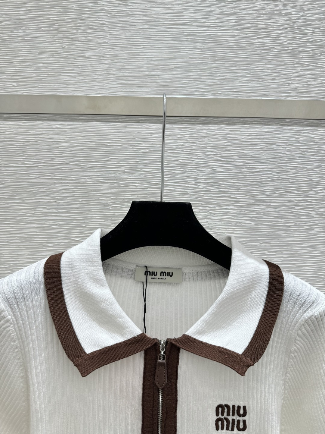 🆕M家🆕 春夏新款 撞色翻领简约针织短袖颜色：白色 卡其尺码：36.38.40