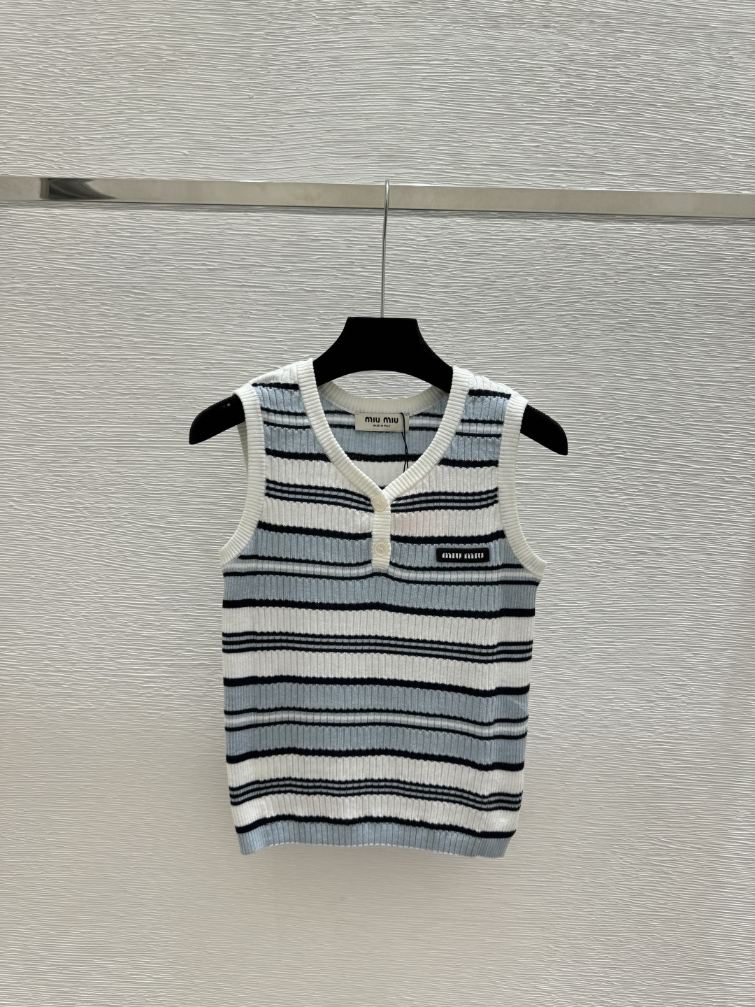 🆕M家🆕 春夏新款 撞色条纹V领针织背心颜色：蓝色 宝蓝尺码：36.38.40