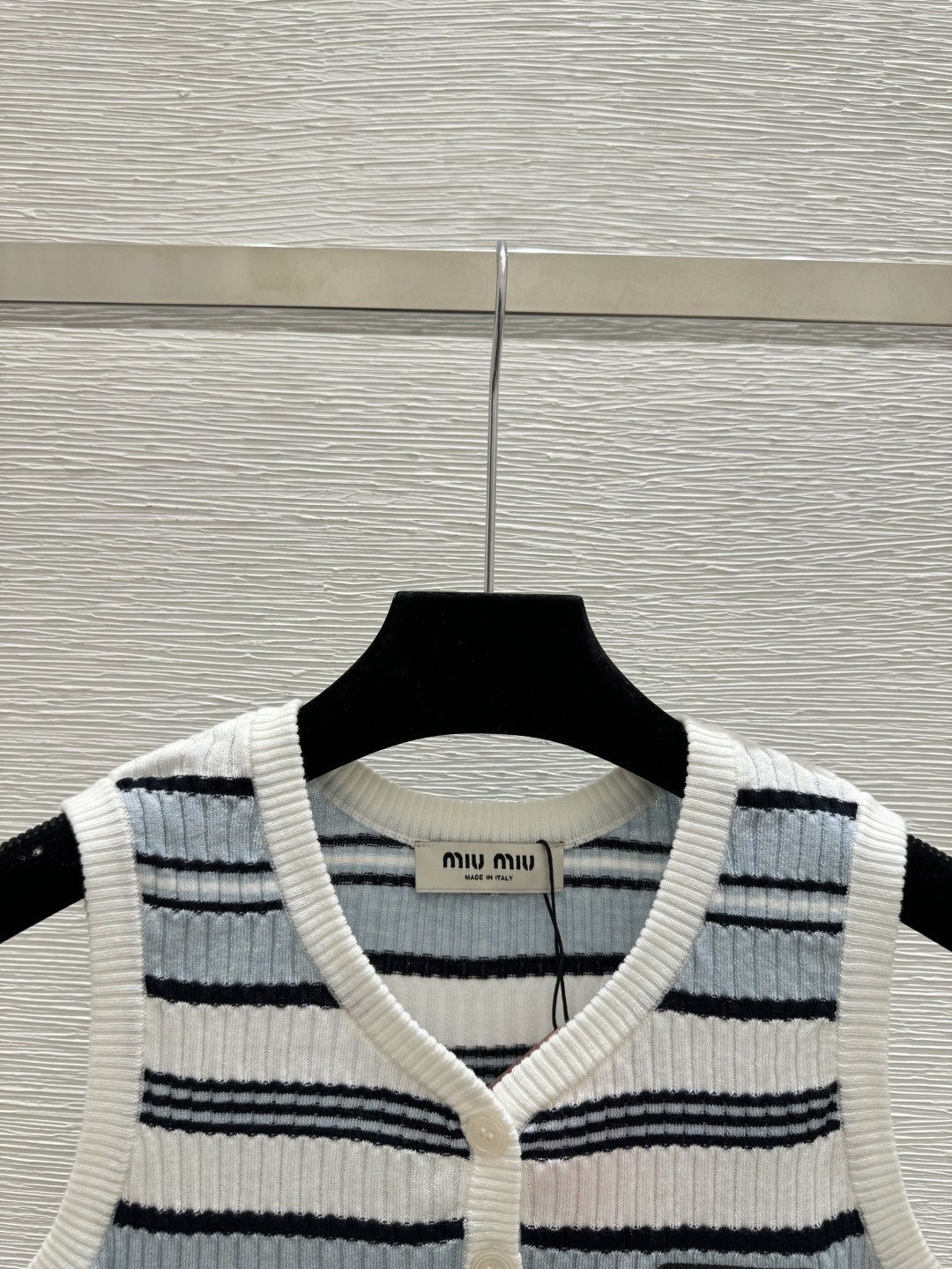 🆕M家🆕 春夏新款 撞色条纹V领针织背心颜色：蓝色 宝蓝尺码：36.38.40