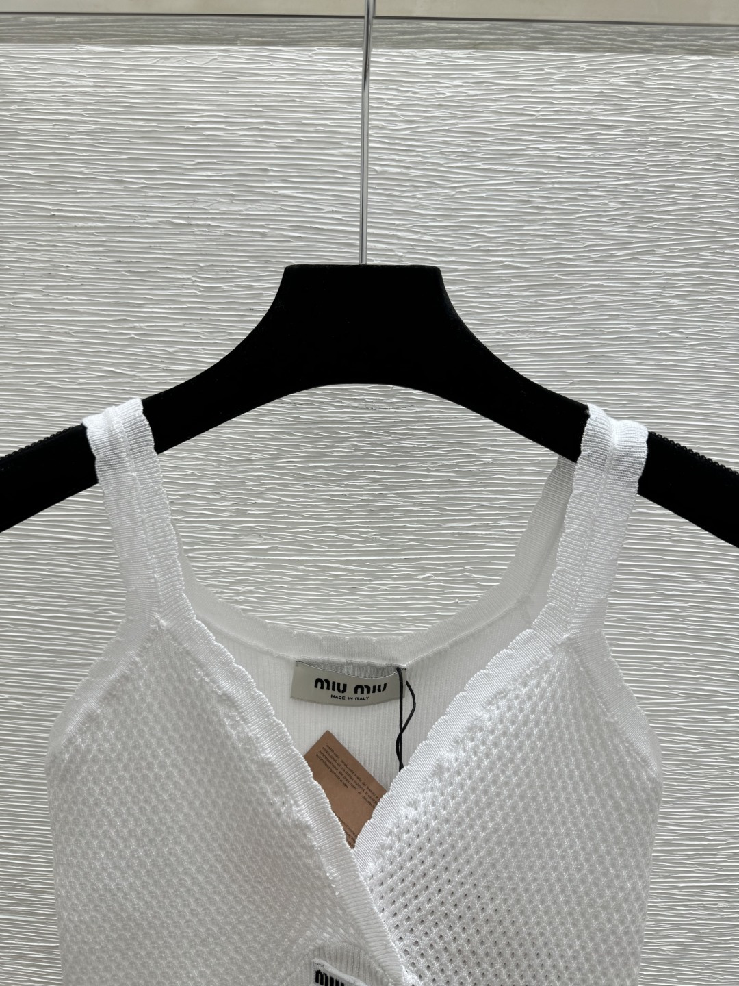 🆕M家🆕 春夏新款 纯色简约V领针织吊带颜色：白色 蓝色 咖啡尺码：36.38.40