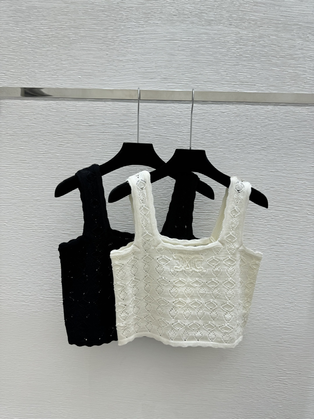 🆕CE家🆕 春夏新款 纯色镂空针织背心颜色：白色 黑色尺码：36.38.40