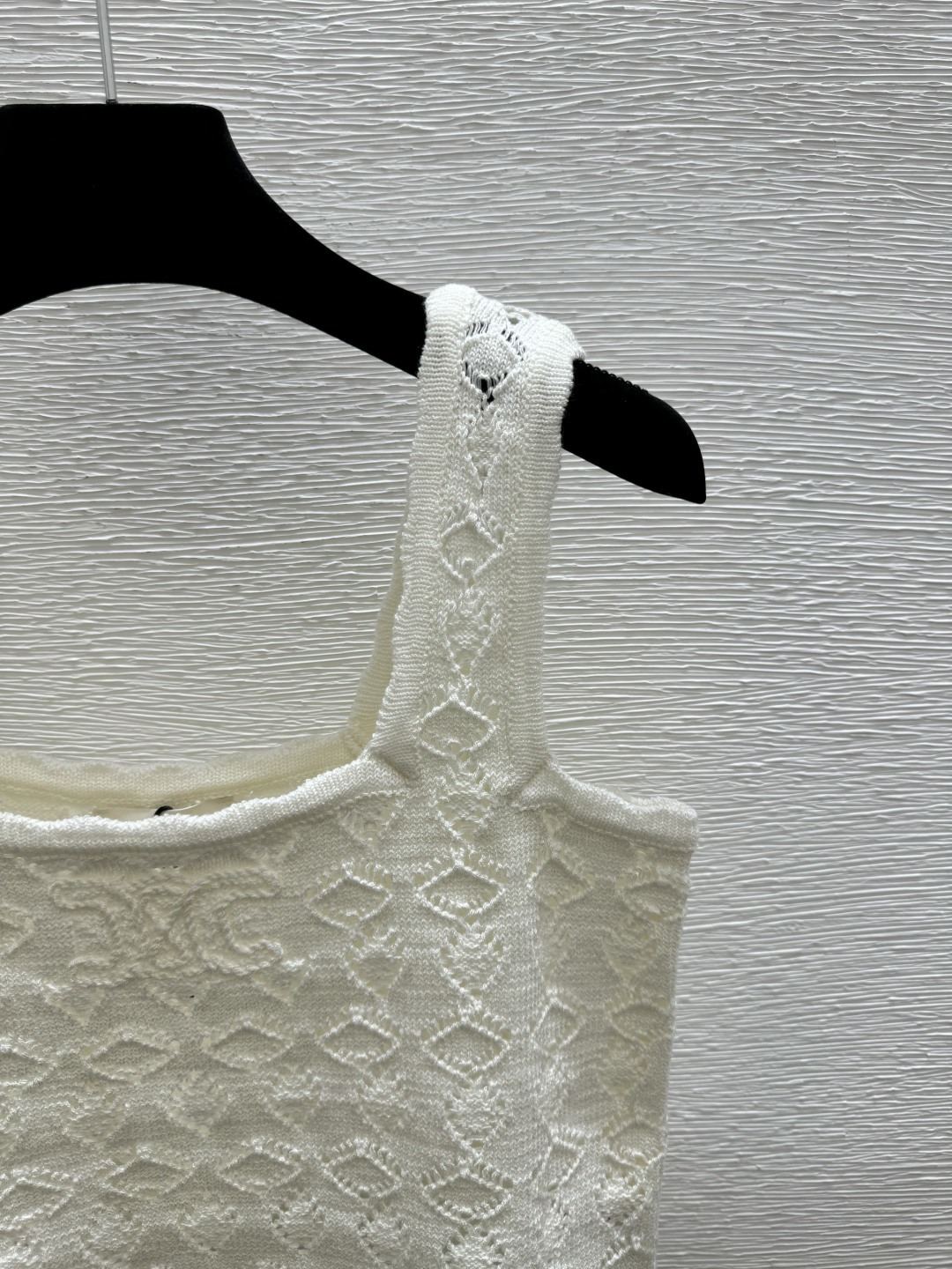 🆕CE家🆕 春夏新款 纯色镂空针织背心颜色：白色 黑色尺码：36.38.40