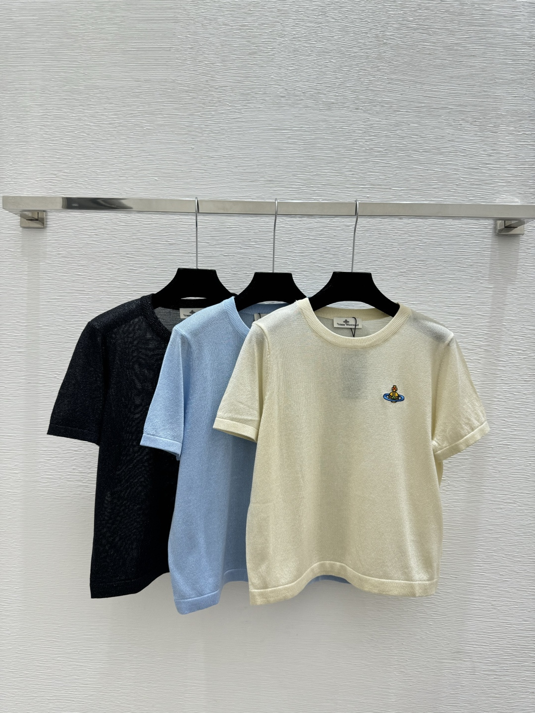 🆕VI家🆕 春夏新款 纯色简约圆领针织短袖颜色：杏色 蓝色 黑色尺码：36.38.40