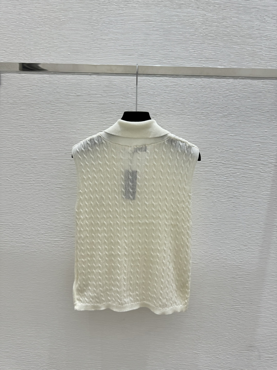 🆕PO家🆕 春夏新款 纯色简约翻V领针织背心颜色：白色 卡其 黑色尺码：36.38.40