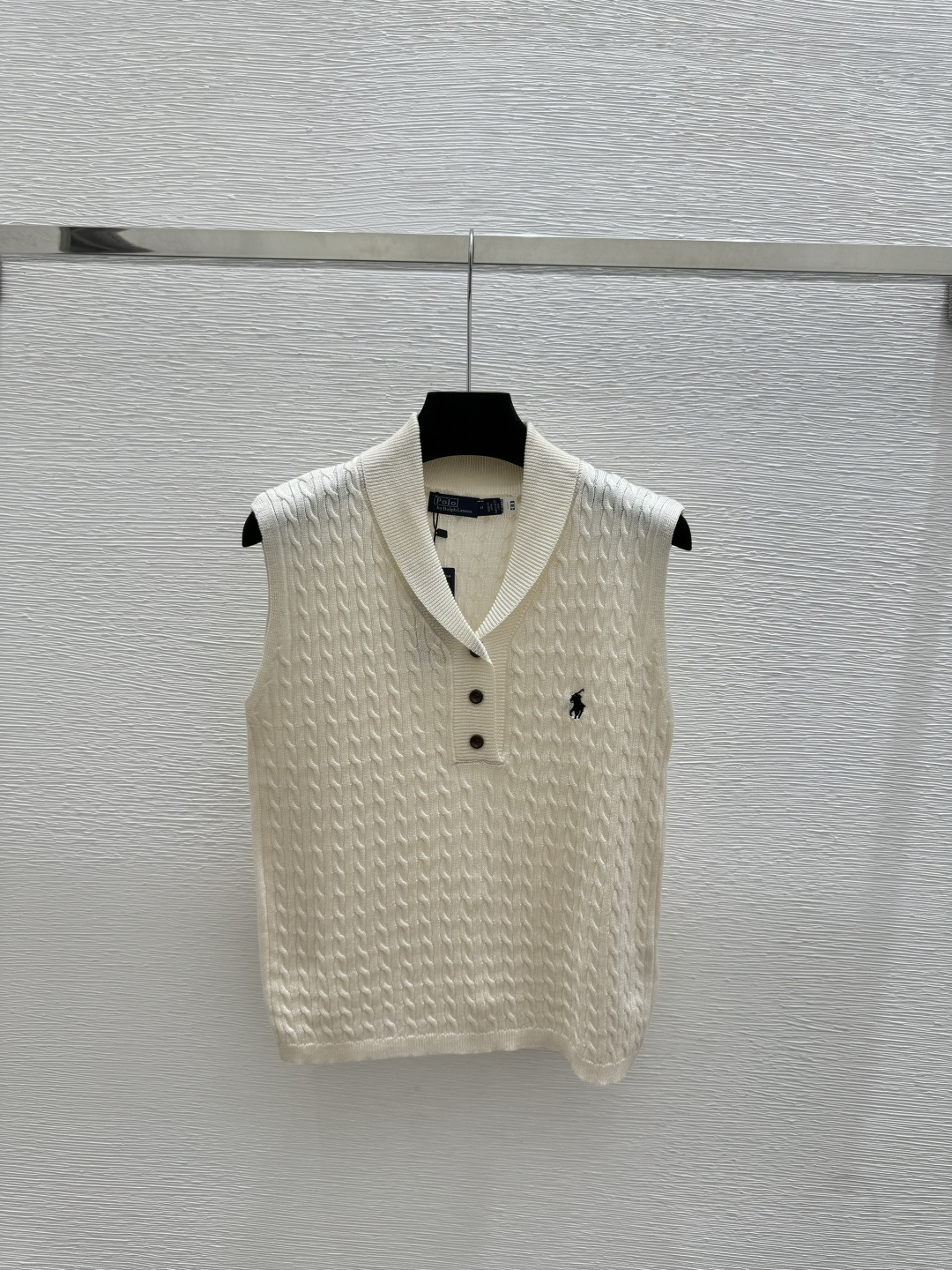 🆕PO家🆕 春夏新款 纯色简约翻V领针织背心颜色：白色 卡其 黑色尺码：36.38.40