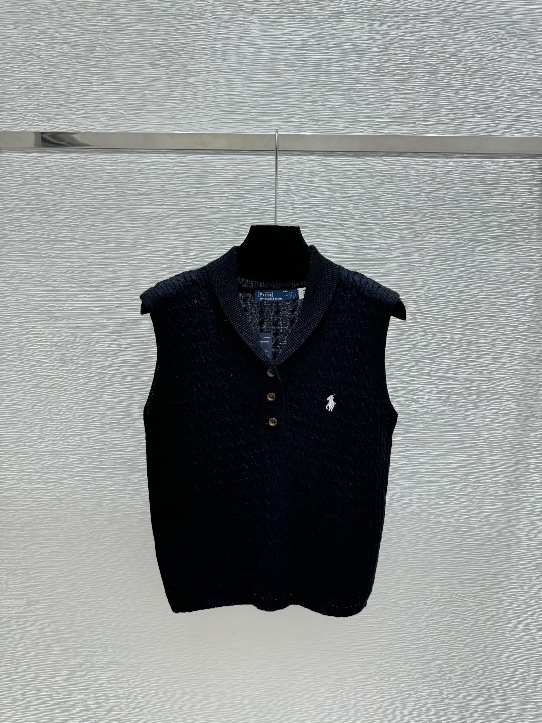 🆕PO家🆕 春夏新款 纯色简约翻V领针织背心颜色：白色 卡其 黑色尺码：36.38.40