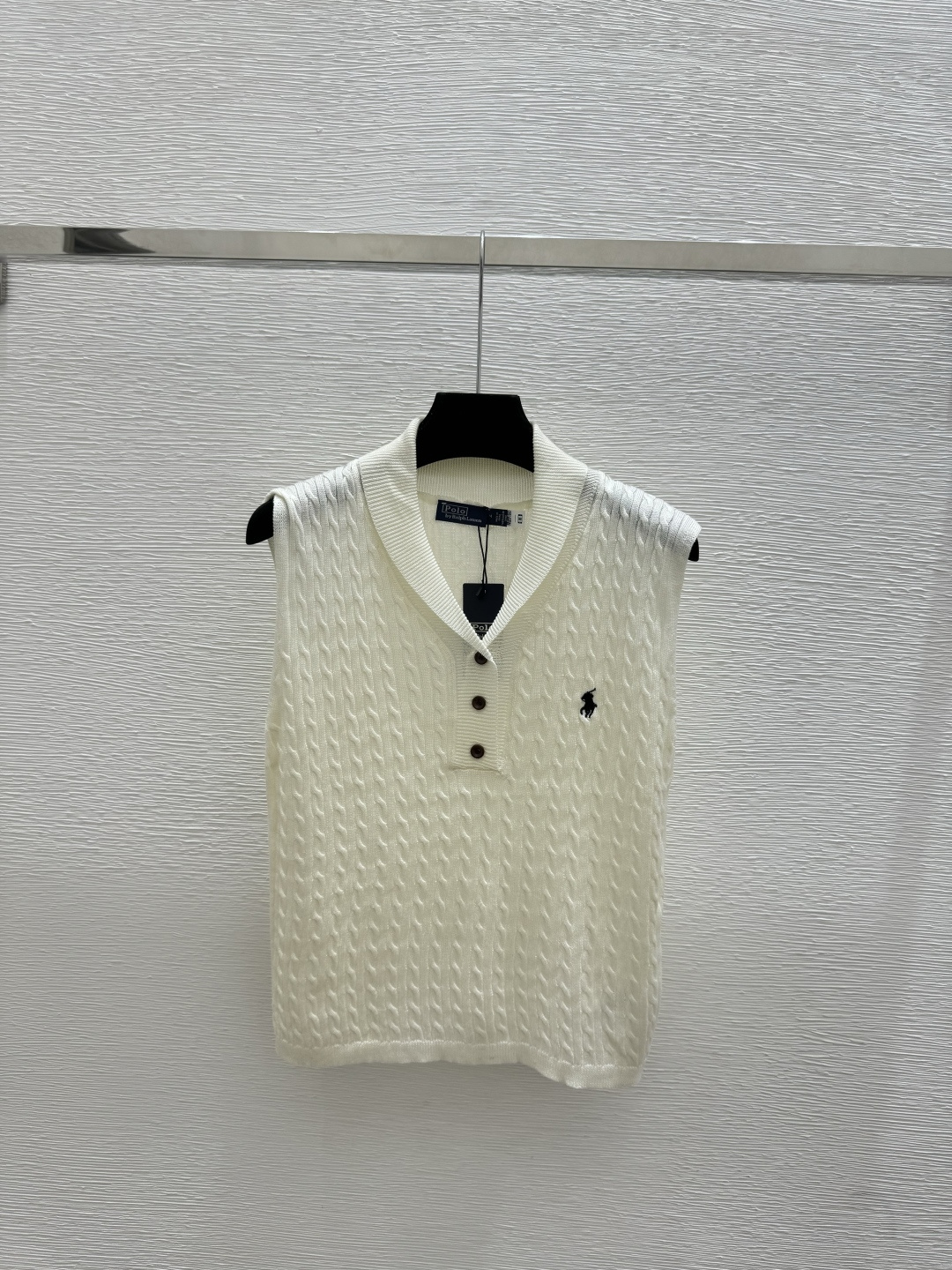 🆕PO家🆕 春夏新款 纯色简约翻V领针织背心颜色：白色 卡其 黑色尺码：36.38.40