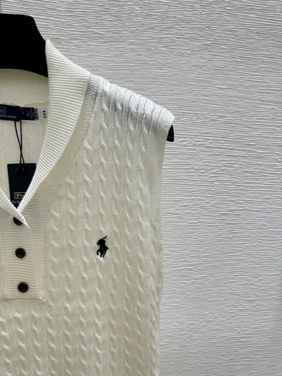 🆕PO家🆕 春夏新款 纯色简约翻V领针织背心颜色：白色 卡其 黑色尺码：36.38.40
