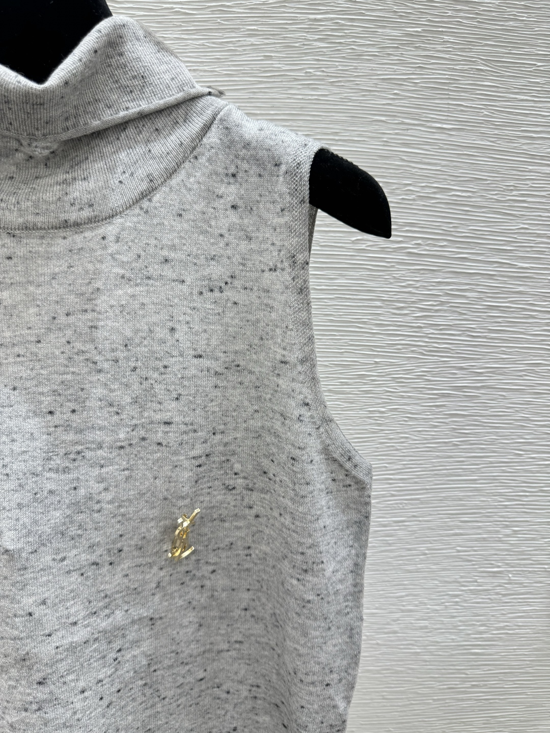 🆕Y家🆕 春夏新款 纯色简约高领针织背心颜色：浅灰 红色 深灰尺码：36.38.40