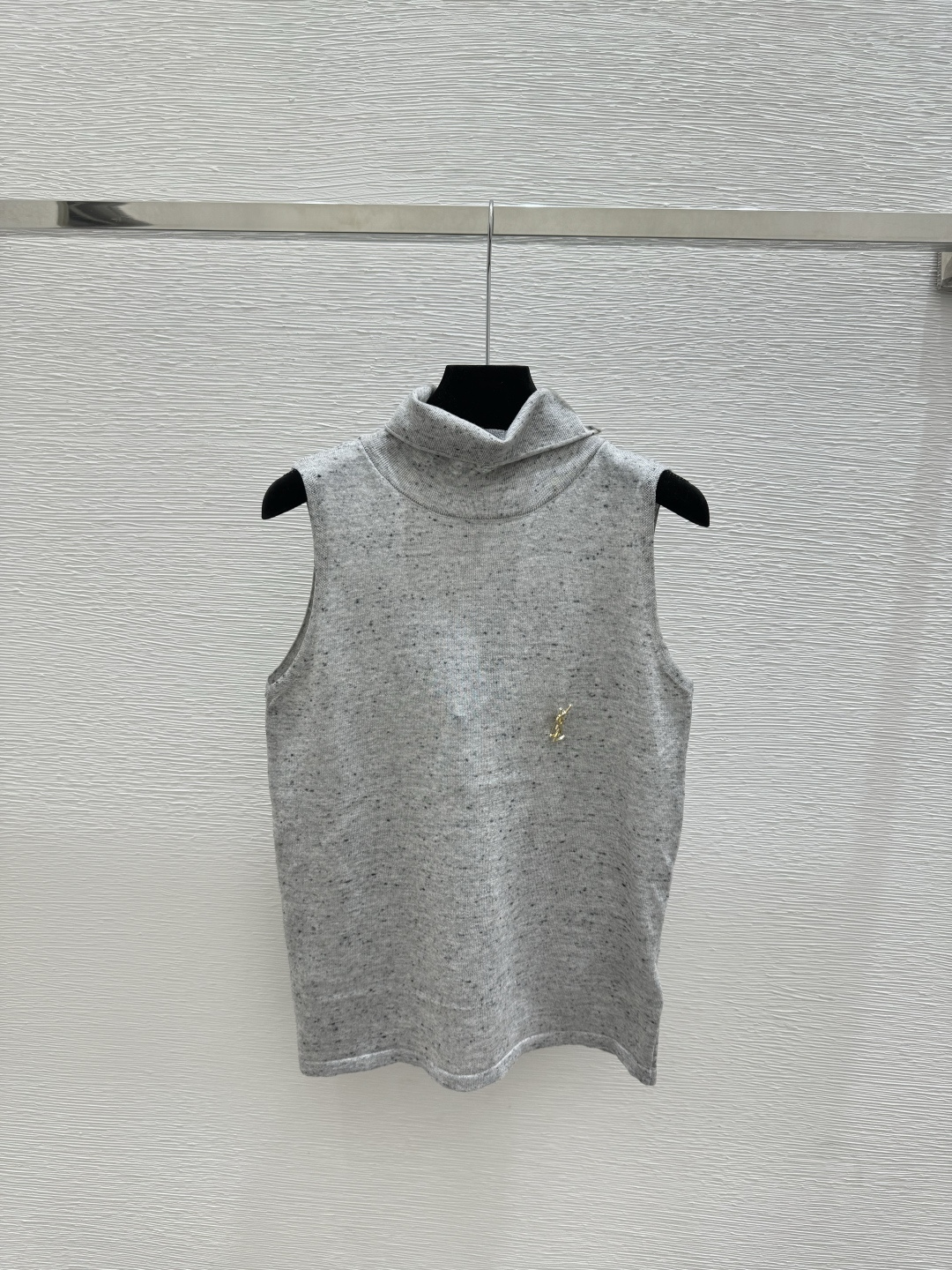 🆕Y家🆕 春夏新款 纯色简约高领针织背心颜色：浅灰 红色 深灰尺码：36.38.40