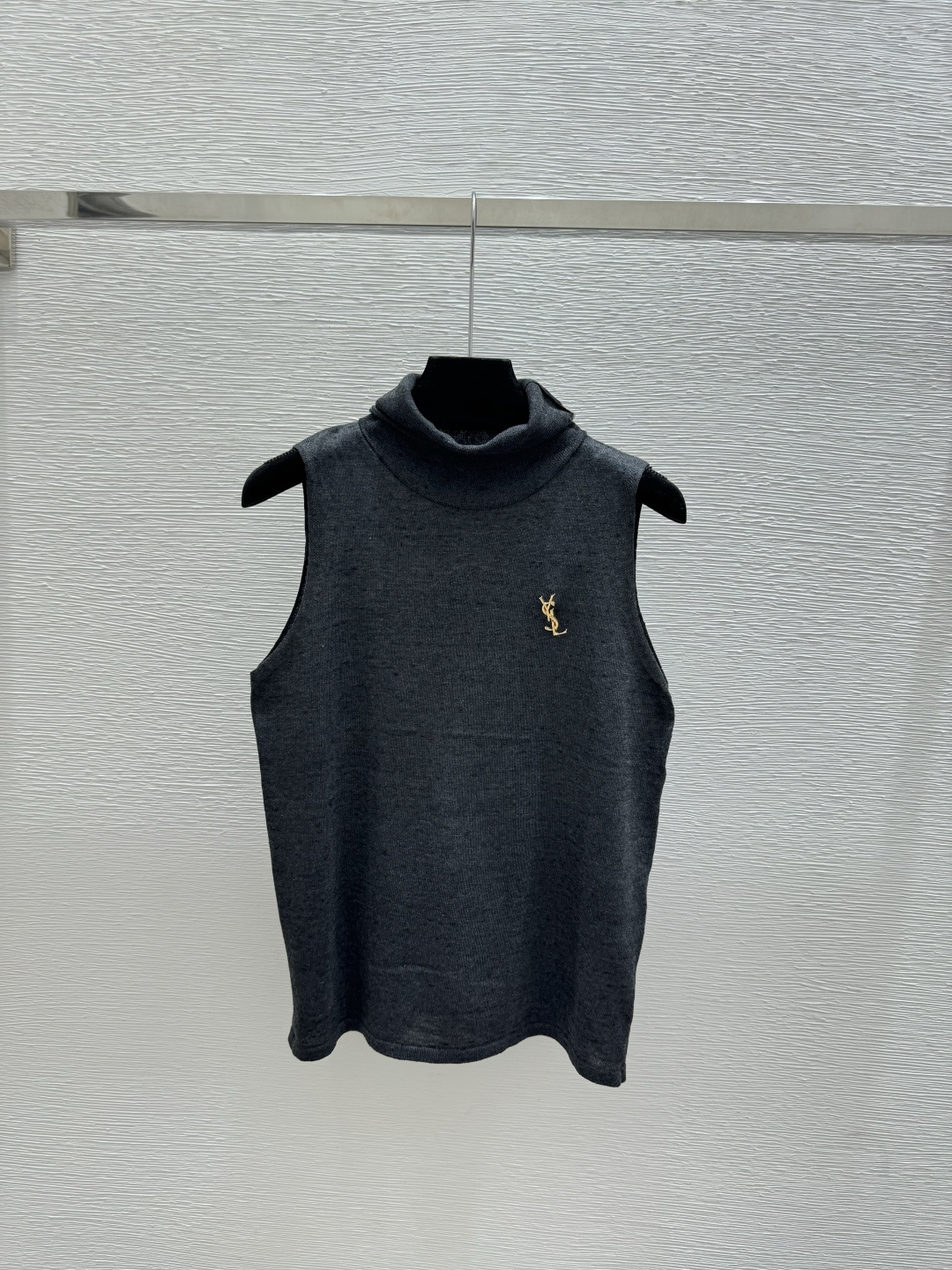 🆕Y家🆕 春夏新款 纯色简约高领针织背心颜色：浅灰 红色 深灰尺码：36.38.40