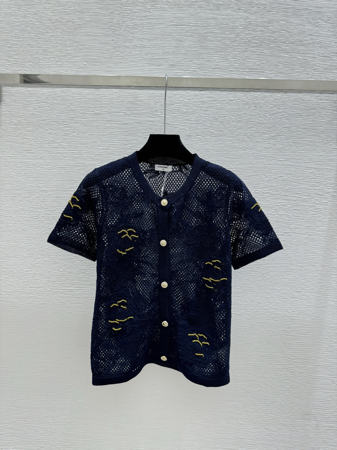 🆕CH家🆕 春夏新款 纯色山茶花镂空圆领针织短袖开衫颜色：白色 粉色 蓝色 宝蓝尺码：36.38.40