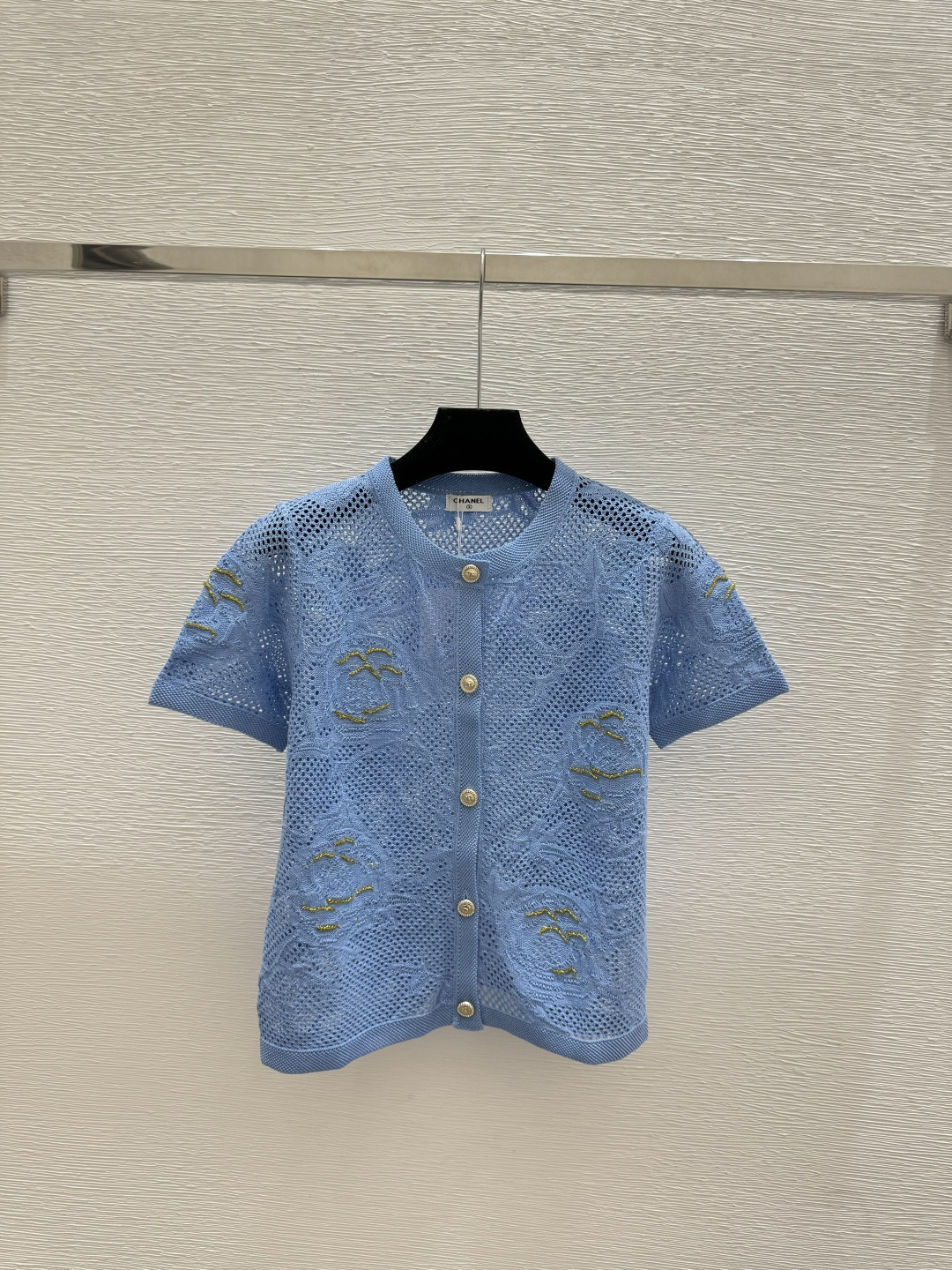 🆕CH家🆕 春夏新款 纯色山茶花镂空圆领针织短袖开衫颜色：白色 粉色 蓝色 宝蓝尺码：36.38.40