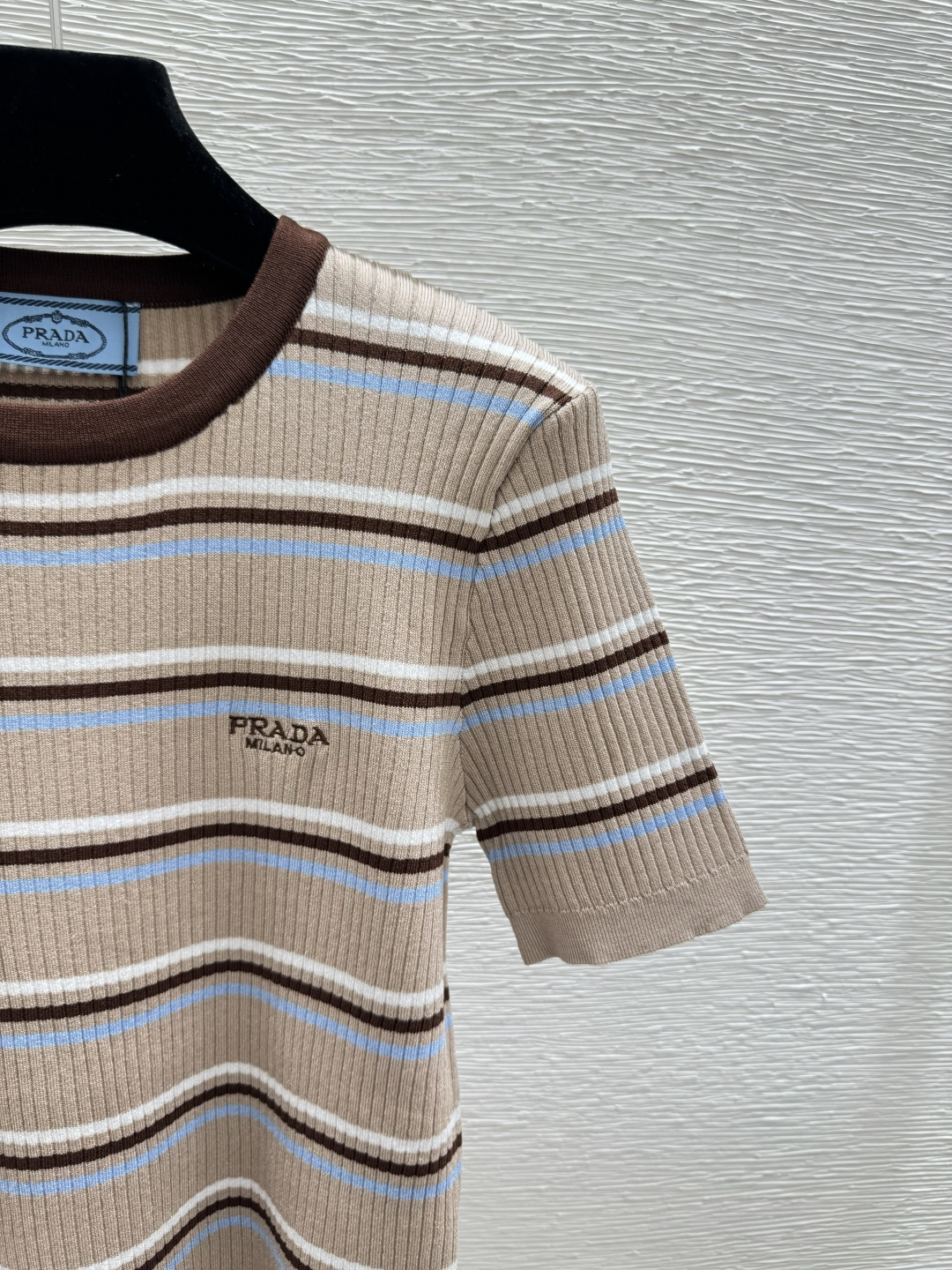 Prada P家 春夏新款 纯色条纹圆领针织短袖