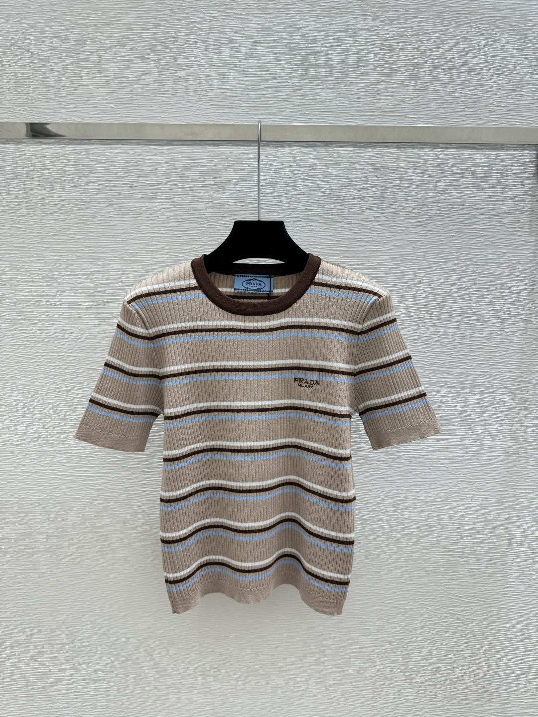 Prada P家 春夏新款 纯色条纹圆领针织短袖