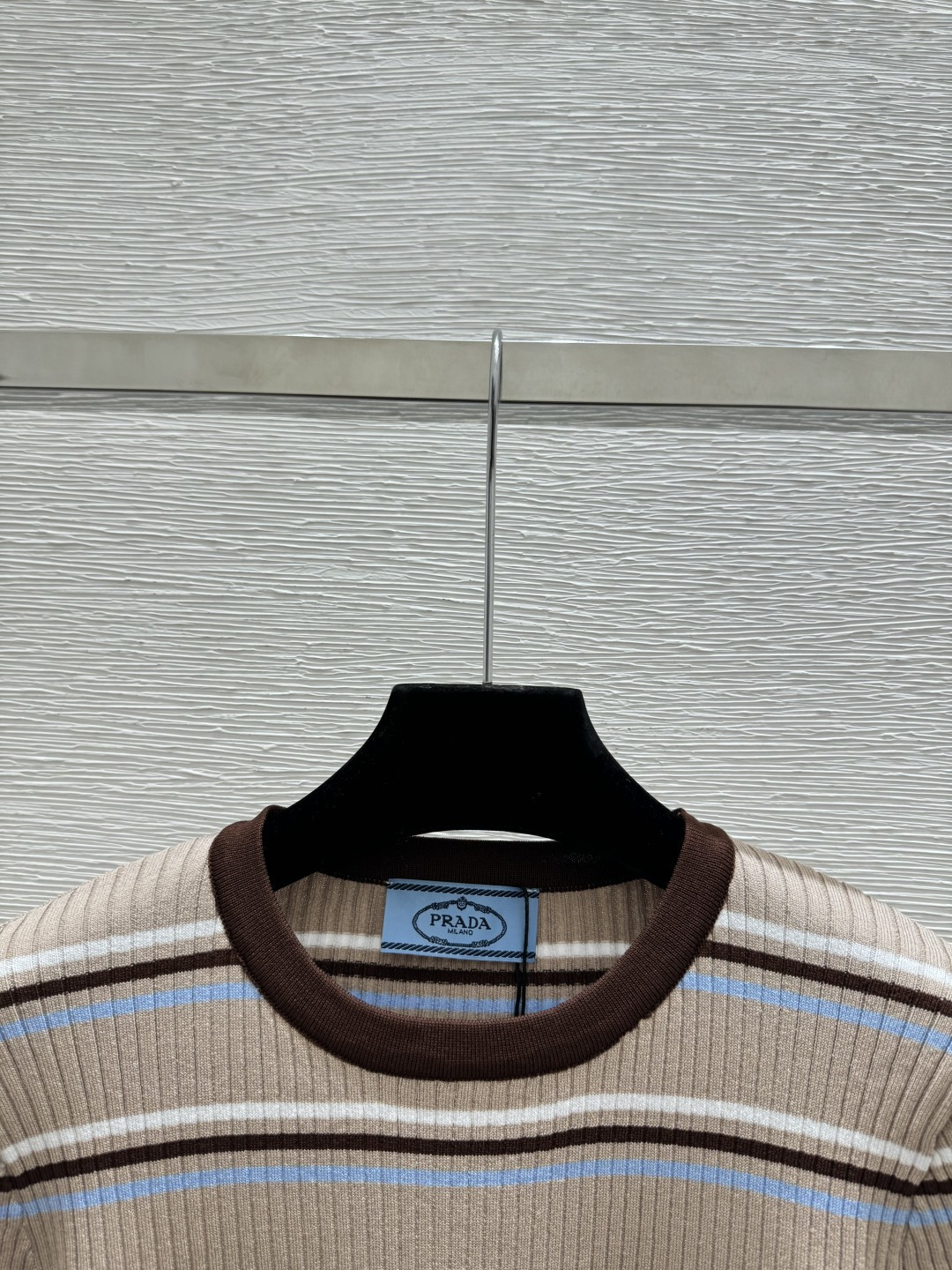 Prada P家 春夏新款 纯色条纹圆领针织短袖