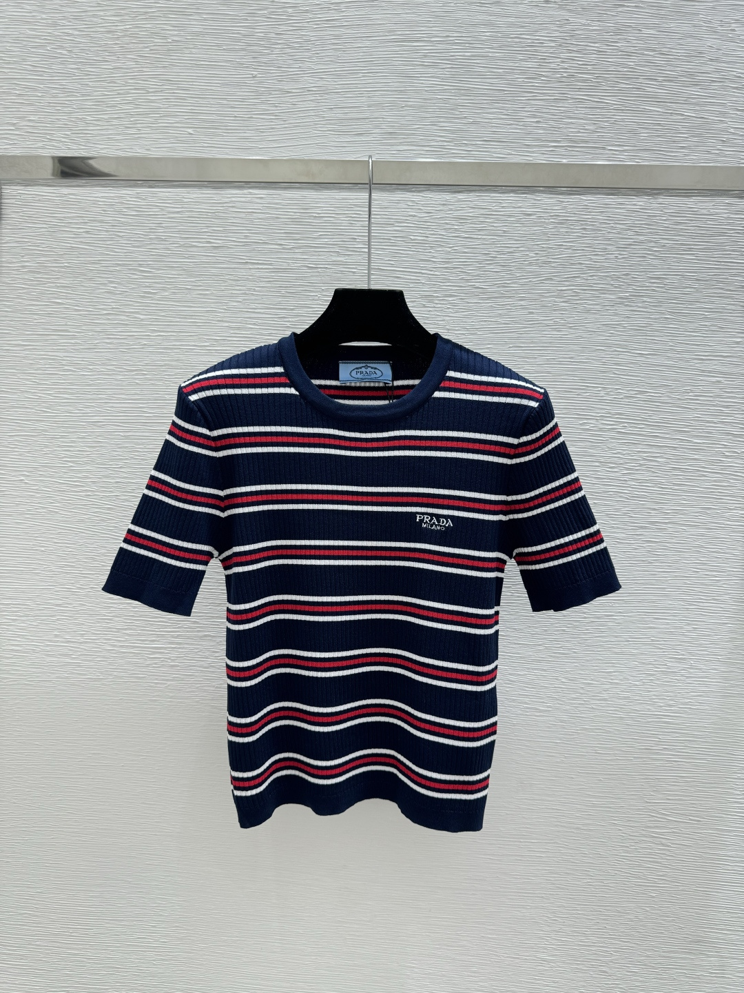 Prada P家 春夏新款 纯色条纹圆领针织短袖