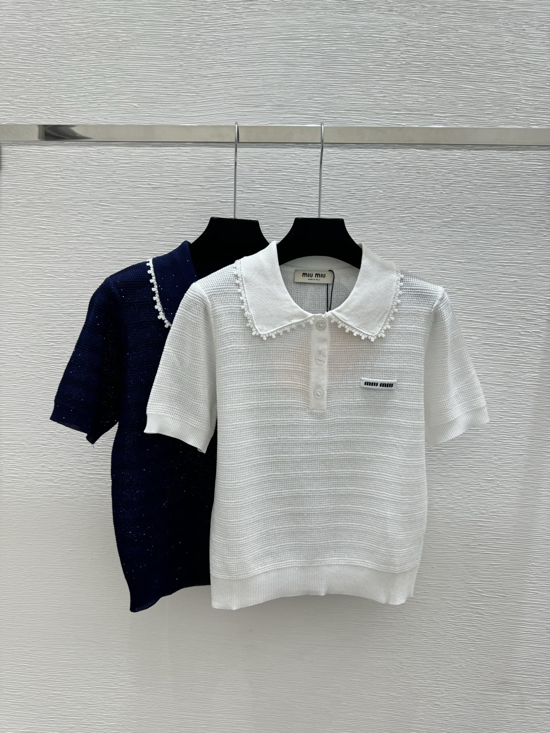 Miu Miu M家 春夏新款 纯色钉珠翻领针织短袖